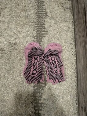 toesox Pink Non-Slip Toe Socks with Gray Grip